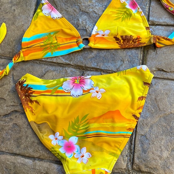 Bikini - Picture 4 of 4